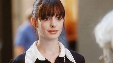 anne hathaway il diavolo veste prada ceruleo|il diavolo veste prada.